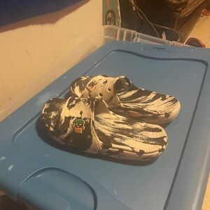 BLACK AND WHITE CROCS SLIDES